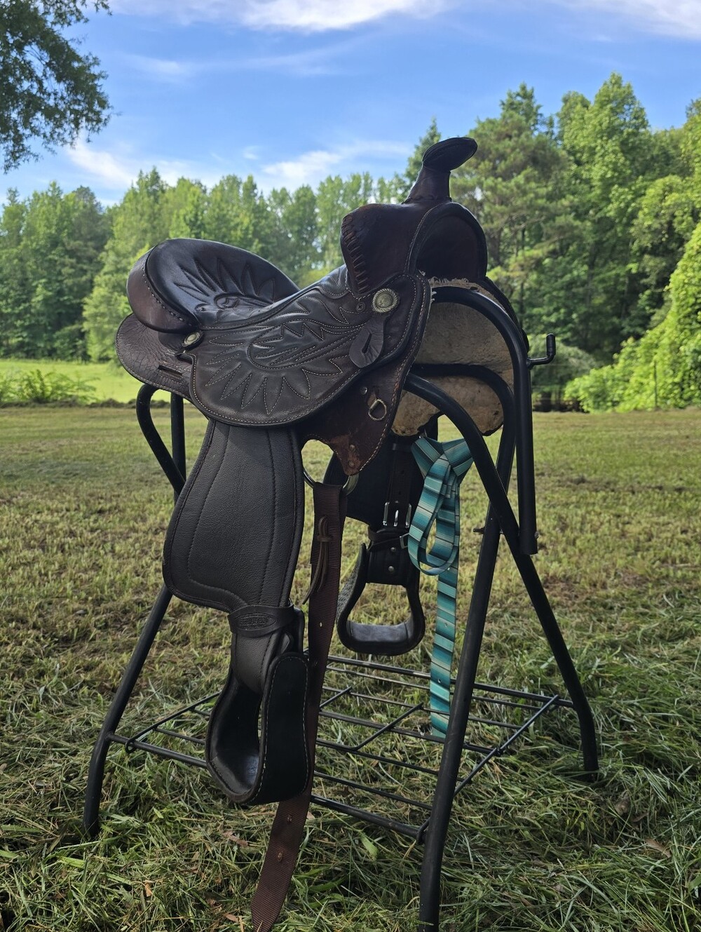 Royal King Brown Leather Western Saddle. 14" Seat And QH bars.